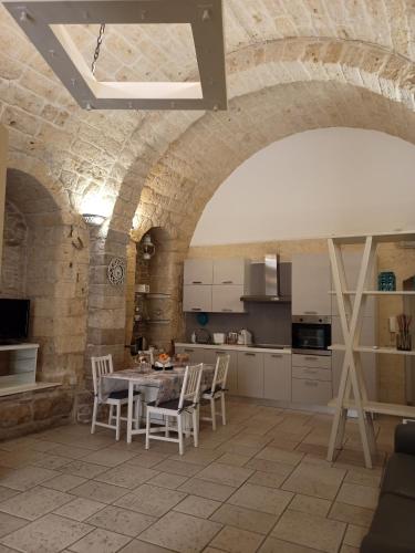 a kitchen with a table and chairs in a room at Donna Isabella in Trani