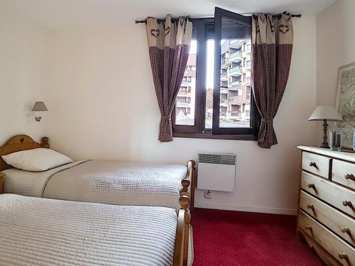 Appartement confortable skis aux pieds avec balcon et parking - FR-1-344-797