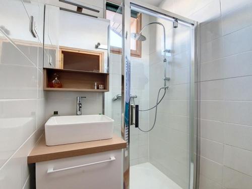 a bathroom with a sink and a shower at Appartement Duplex Rénové 3 Pièces - Au Pied des Pistes avec Balcon et Parking - FR-1-344-807 in Saint-Martin-de-Belleville