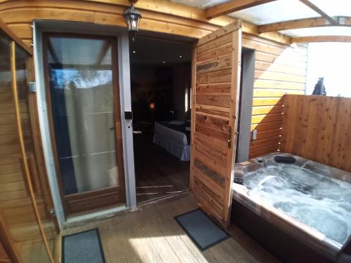 a jacuzzi tub in a wooden house at Tamar'Inn in Le Tampon