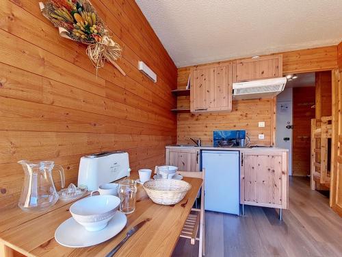 Studio rénové ski aux pieds avec balcon, 3 pers - FR-1-344-890