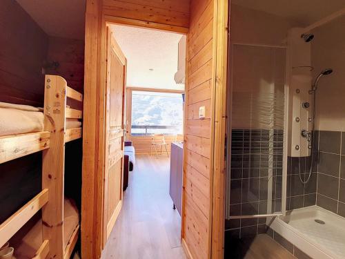 Studio rénové ski aux pieds avec balcon, 3 pers - FR-1-344-890