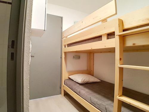 a bunk bed in a small room with a bunk bed in a room at Studio rénové proche pistes avec balcon, 3 couchages - FR-1-344-948 in Les Menuires