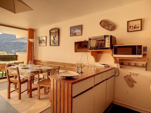 Studio lumineux aux Menuires, skis aux pieds, balcon - FR-1-344-1066