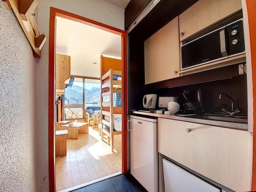 Studio lumineux avec balcon aux pieds des pistes - FR-1-344-1074