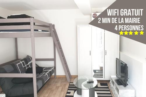 Un pat sau paturi într-o cameră la Chambres Poitiers Centre Ville - Salle de Bain, Réfrigérateur, TV et machine à café privatifs - Cuisine commune - Terrasse - Hôtel de ville à 200m