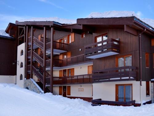 Photo de la galerie de l'établissement Magnifique appartement rénové avec accès direct aux pistes, 4 pièces pour 8 personnes - FR-1-181-2284, à La Plagne Tarentaise