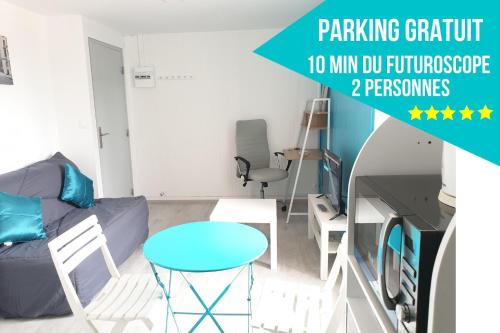 a living room with a couch and a table at Appartement entier meublé à Beaumont proche Futuroscope et Poitiers Technopole in Beaumont