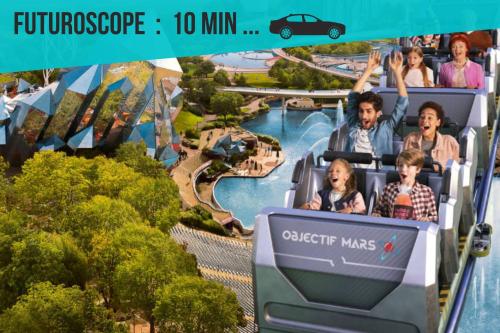 a group of people riding a roller coaster at a theme park at Appartement entier meublé à Beaumont proche Futuroscope et Poitiers Technopole in Beaumont