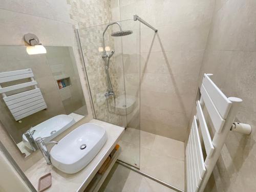 a bathroom with a shower and a toilet and a sink at Nice Renting - Penchienatti - Spacious Apartment - 2 BedRooms - King Bed - View Heart of Nice in Nice