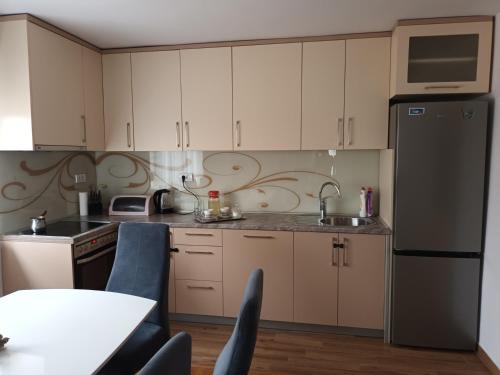 Küche/Küchenzeile in der Unterkunft Dea apartman