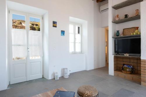 Μια τηλεόραση ή/και κέντρο ψυχαγωγίας στο Tholos Guest House