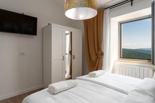 Ένα ή περισσότερα κρεβάτια σε δωμάτιο στο CASA GIUSEPPE Luxury house with an amazing view