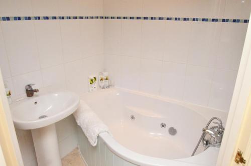 A bathroom at Trade Digs Brimscombe 