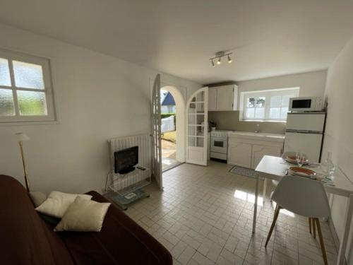 Appartement cosy, jardin privé, 100m de la plage, Côte de Granit Rose - FR-1-542-10