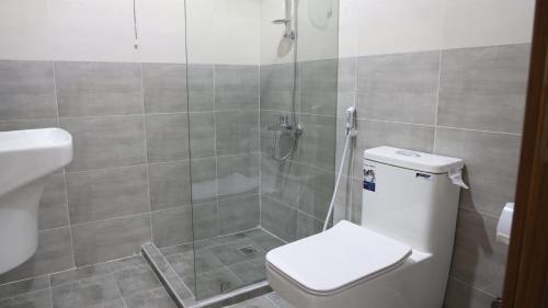 Bilik mandi di BHomed Salmiya