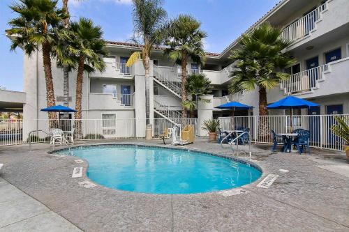 Бассейн в Motel 6-Ventura, CA - South или поблизости