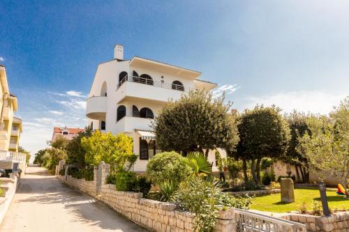 Galeriebild der Unterkunft Apartments Villa Mirella in Kožino