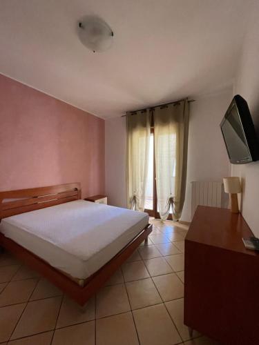 a bedroom with a bed and a flat screen tv at appartamento vista mare da MARY in Gallipoli