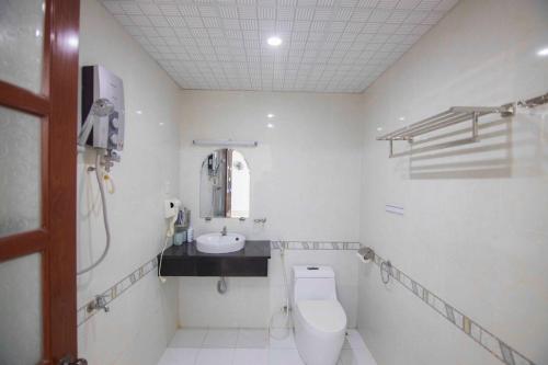 Ванная комната в Vung tau seaview apartment 2 - Oasky Son Thinh - villahomestayvungtau