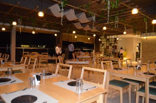Restaurace v ubytování Hotel O2 Sangli
