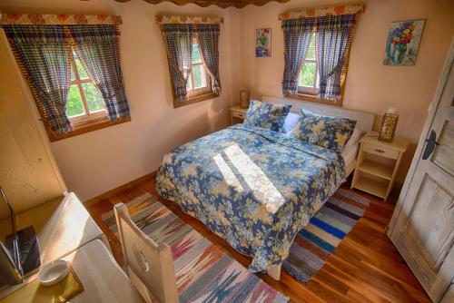 Postel nebo postele na pokoji v ubytování Etno Village Cardaci