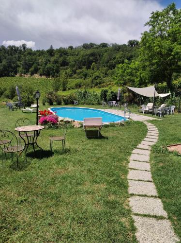 Bazén v ubytování Agriturismo Le Cantine nebo v jeho okolí