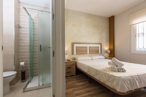 Kúpeľňa v ubytovaní Apartamentos Lola Beach