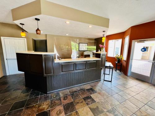 a restaurant with a bar in the middle of a room at Court Plaza Inn & Suites of Mackinaw in Mackinaw City