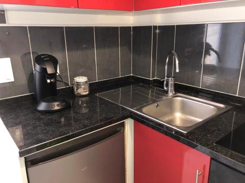 マント・ラ・ジョリーにあるApparemment 003のキッチン(シンク、ミキサー付)