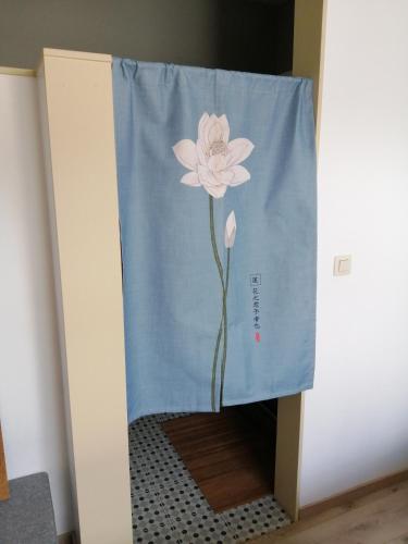 a door with a pink flower painted on it at Là ou je t 'amènerai in Gedinne