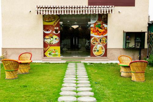 Zahrada ubytování Jagdambey Hotel