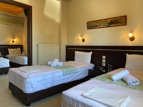 Ένα ή περισσότερα κρεβάτια σε δωμάτιο στο Hotel Alkionis