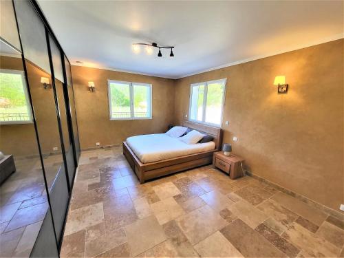 Fotografia z galérie ubytovania Villa avec piscine chauffée à l'année(Verdon/Golf) v destinácii Peyroules