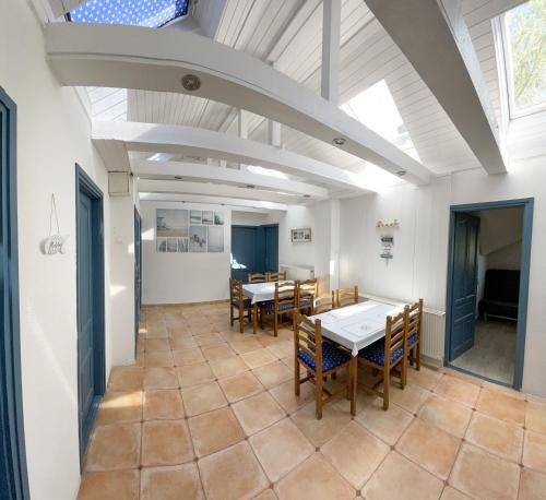a dining room with a table and chairs and a ceiling at Pelso Apartman in Zamárdi