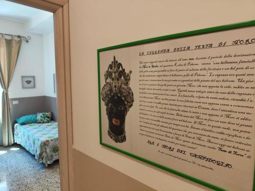 a sign with a picture of a horse on a wall at I MORI IN CAMPIDOGLIO AFFITTA CAMERE in SantʼAgata di Militello