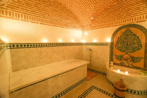 Koupelna v ubytování SUMAHAN SUITES & SPA