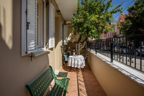 A balcony or terrace at Zoe's house in Argostoli