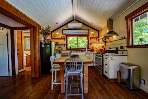 Scotty Point Cabin on the Bluff – Photos 5