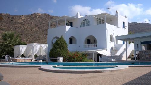 a white house with a pool in front of it at Villa Anna Maria in Mylopotas