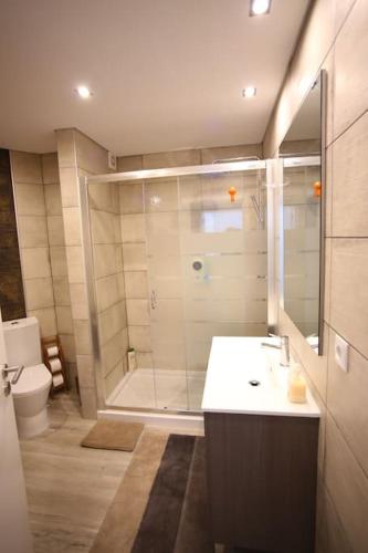 Girassol - Bright, modern, well located Apartment