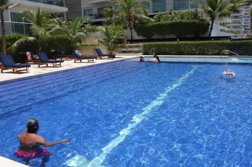 Kolam renang di atau dekat dengan Apartamento Morros vitri 214 zona norte