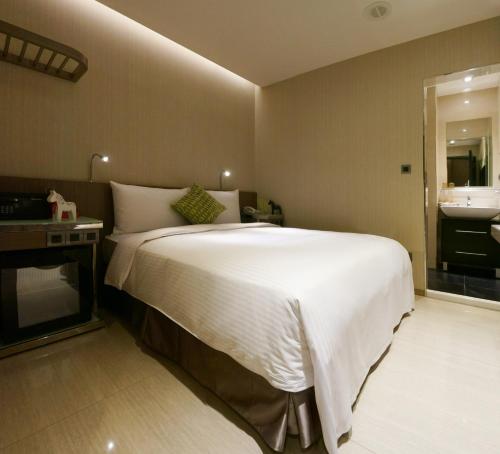a bedroom with a large white bed and a sink at Beauty Hotels Taipei - Hotel B7 in Taipei