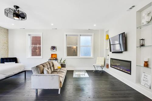 Riverfront Condo – Photos 2