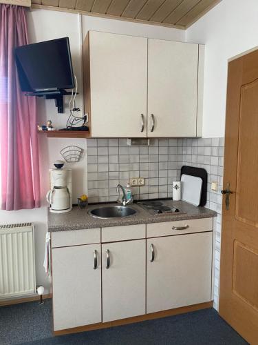 Kuchyň nebo kuchyňský kout v ubytování Haus zum Glück