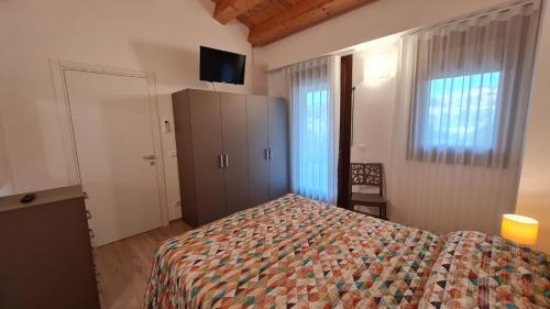 a bedroom with a bed and a tv on the wall at Casa vacanze Le Agavi in Modica