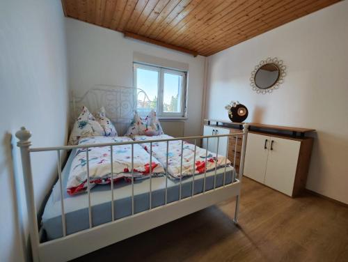 מיטה או מיטות בחדר ב-Haus La-Vi in See Nähe