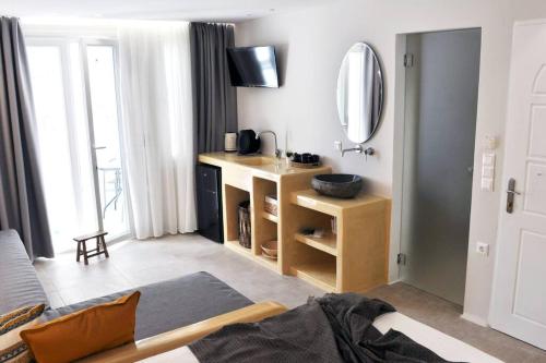 Casa Valeri II - Stylish Cycladic Studio in Naxos Town
