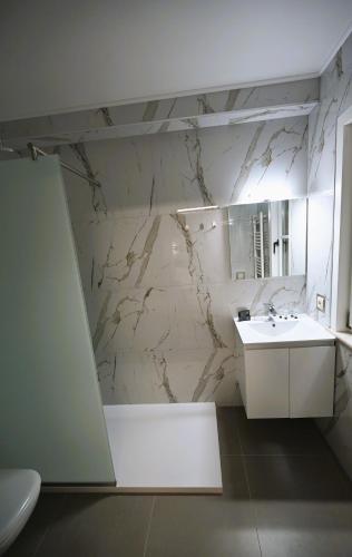 Un baño de Cesar Palace