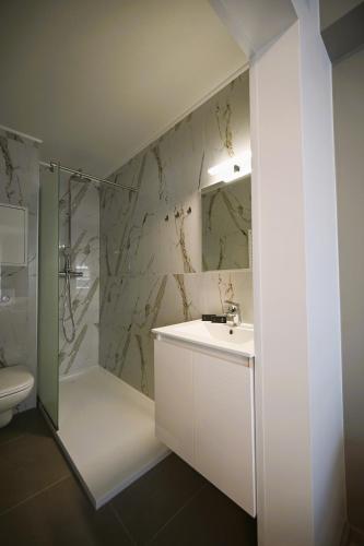 Un baño de Cesar Palace